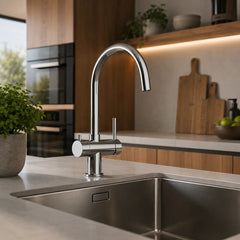 Der Alvito 3 Wege Wasserhahn Furore aus Edelstahl Glänzend für Osmoseanlagen: In einer Küche mit Holzelementen präsentiert