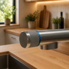 3 Wege Wasserhahn aus Edelstahl für Osmoseanlagen: Nahaufnahme von Auslauf