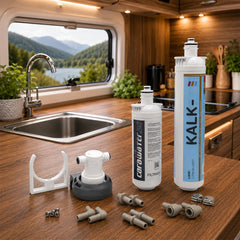Carawater Wasserfilter Wohnmobil Filtradoc L - mit Kalkfilter - in einer Küche