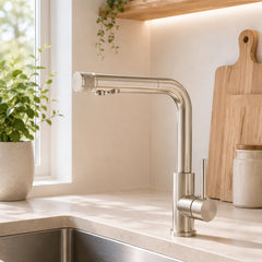 Misterwater 3 Wege Wasserhahn aus Edelstahl Medusa - in einer hellen Küche