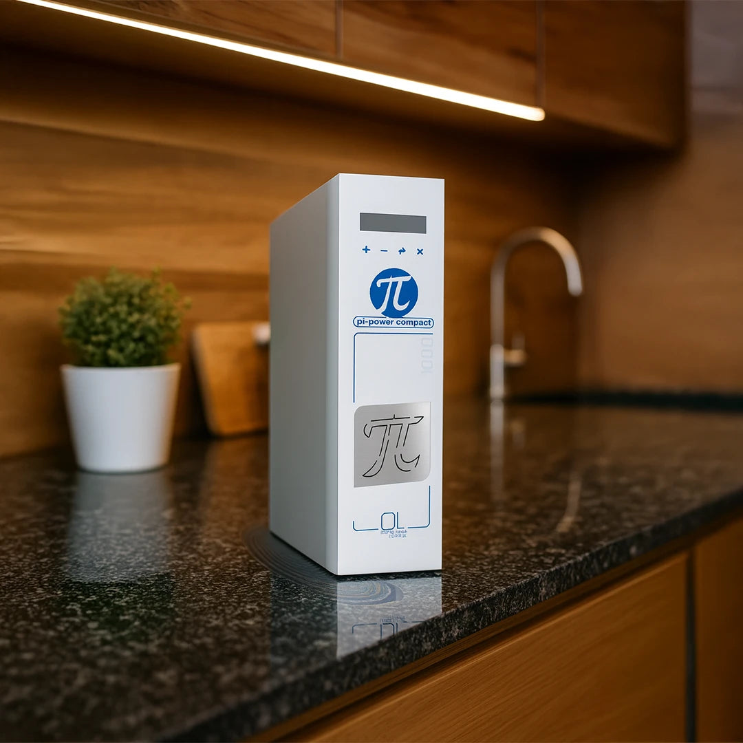 Pi Power Compact 300 Untertisch Osmoseanlage stehend auf Granitplatte