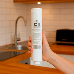 Der Arktisquelle Osmose Ersatzfilter CII-Geschmacksfilter (Ersatzfilter Stufe 4): In einer Hand halten in der Küche